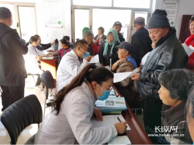 丰宁 医务人员深入乡村开展健康扶贫，暖心服务守护村民健康