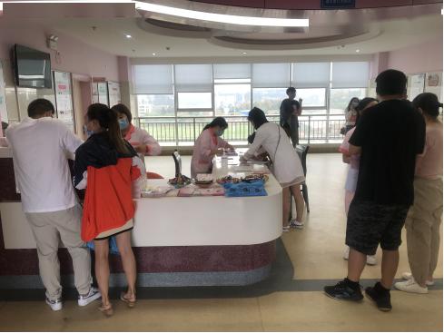 良辰吉日喜牵手，贴心服务保健康——安宁市妇计中心为184对新人提供免费婚检与健康咨询服务